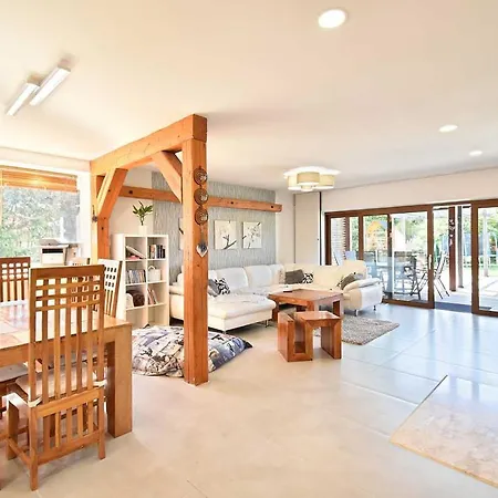 別荘 Valentyna ミクロフ